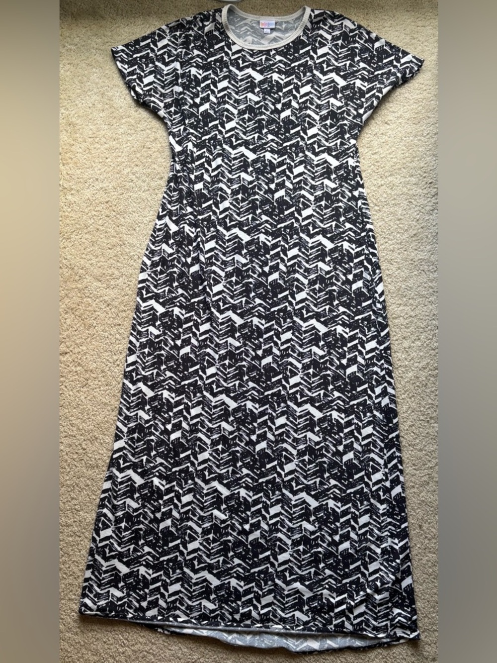 Black & White Geometric Maxi Dress - Women's Casual Tee Dress
